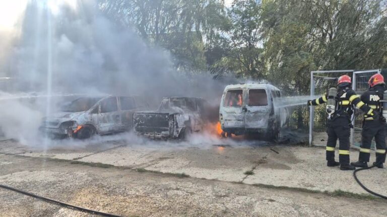 VIDEO/FOTO | Trei mașini s-au făcut scrum în comuna Popricani