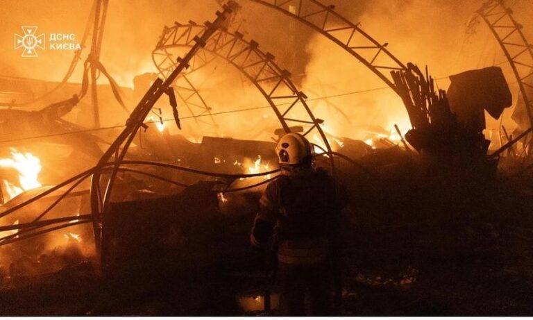 Rusia a atacat Kievul pentru a doua noapte la rând. Sunt cel puţin şapte răniţi