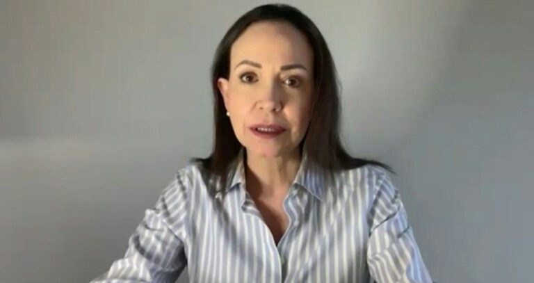 Nicolas Maduro „va pleca de la putere cu sau fără negocieri”, ameninţă laureata Nobelului pentru Pace din 2025