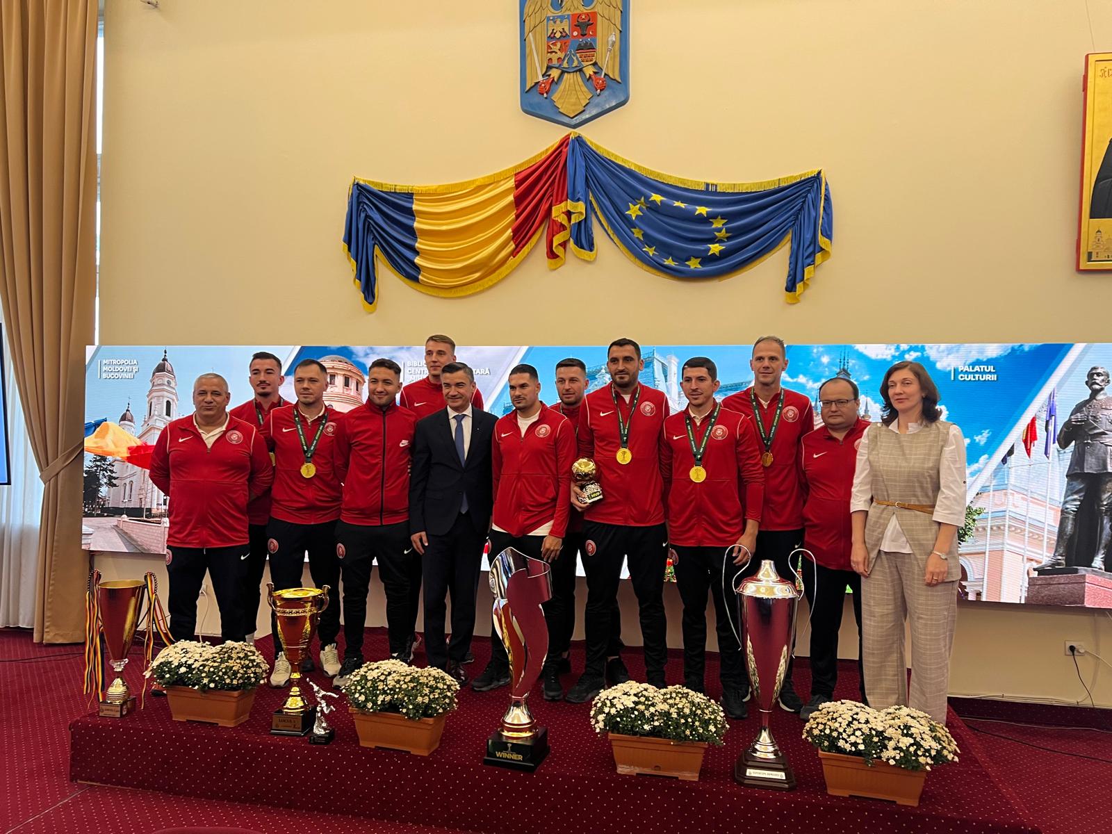 Atac dur al lui Chirica la adresa capilor de la București: „Țară condusă de nebuni, fără minte!” Arsenal Iași a adus un trofeu european la Primărie