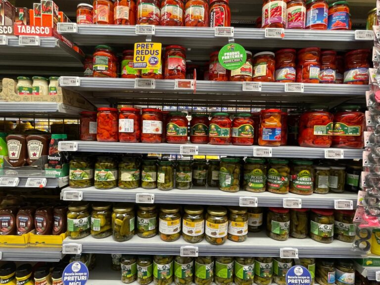 Murături de toamnă - Cât îi costă pe ieșeni borcanul de pus pe iarnă? Cât de sănătoase sunt legumele la saramură sau oțet - opinia nutriționistului