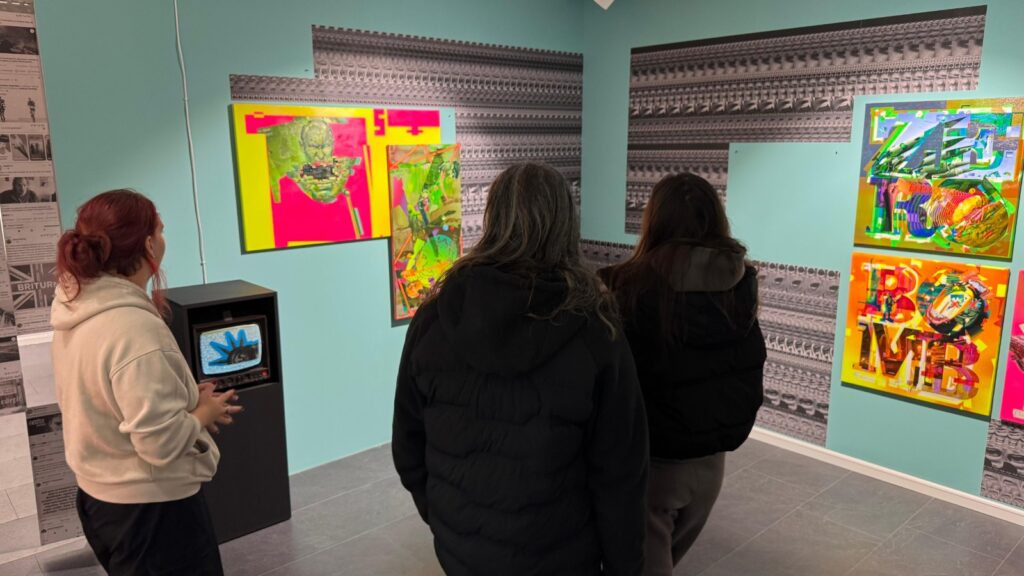  Rusia-Moldova-Europa: arta care satirizează de la Iași lumea digitală și critică post-colonialismul. Două expoziții provocatoare la Noaptea Albă a Galeriilor