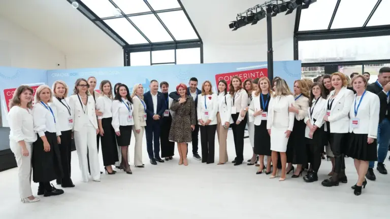 Olguța Vasilescu, despărțire patetică, cu aspecte nord-coreene, de soțul ei, care părăsește PSD Dolj. Liderii partidului, înșirați la un eveniment fără miză