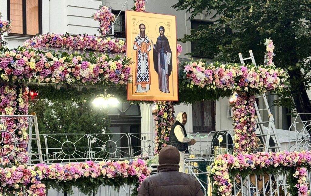  Zeci de persoane care participau la pelerinajul de la Sfânta Parascheva au avut nevoie de îngrijiri medicale, în ultimele 24 de ore