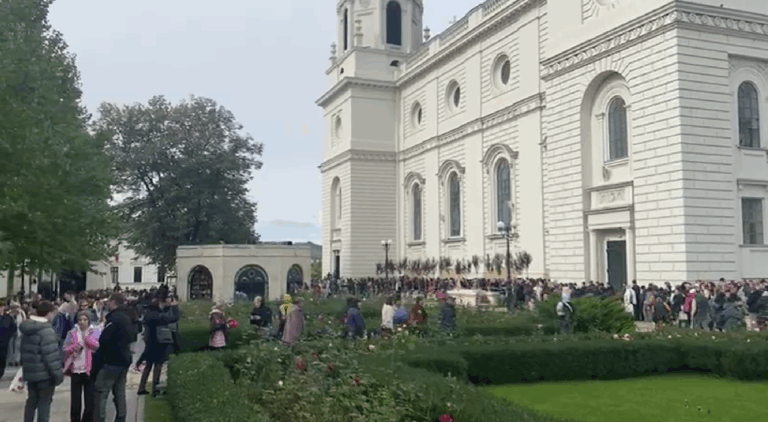 UPDATE FOTO Pelerinajul la Moaștele Sfintei Parascheva a început deja din această duminică, chiar dacă data deschiderii oficiale este 8 octombrie