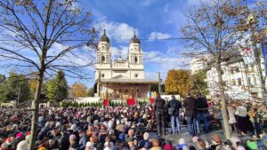 Trei povești extraordinare despre credință și familie. Cine sunt cei trei preoți ieșeni cu 10-12 copii premiați în fața a zeci de mii de pelerini?