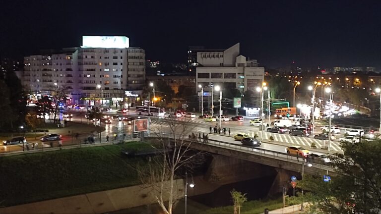 Haos în traficul din Podu Roș: concertul din centru a blocat tot!