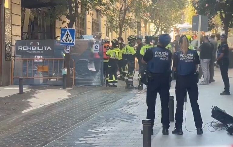 O clădire s-a prăbuşit în plin centrul Madridului, mai multe persoane sunt dispărute şi trei rănite