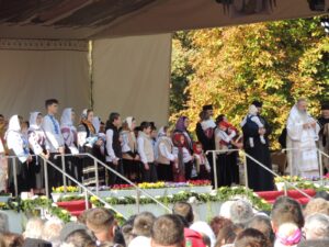 Cine sunt cei trei preoţi cu mulţi copii care au primit distincții de la IPS Părinte Teofan, la sărbătoarea Sfintei Cuvioase Parascheva