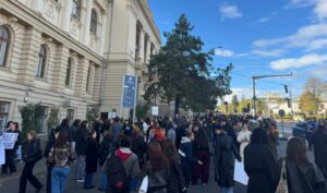 UPDATE VIDEO Sute de persoane au ieșit în stradă, în Copou, la Marșul „Împreună pentru siguranța femeilor