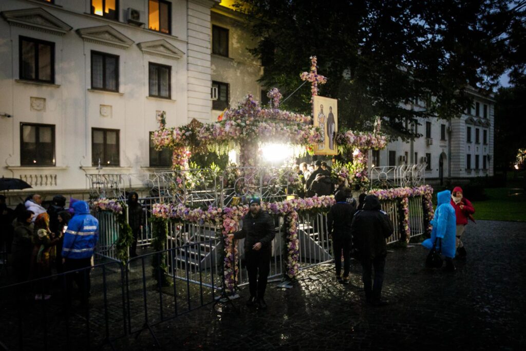  Nu ați ajuns la racla Sfintei Parascheva? Mai aveți timp – Catedrala Mitropolitană din Iași rămâne deschisă toată noaptea