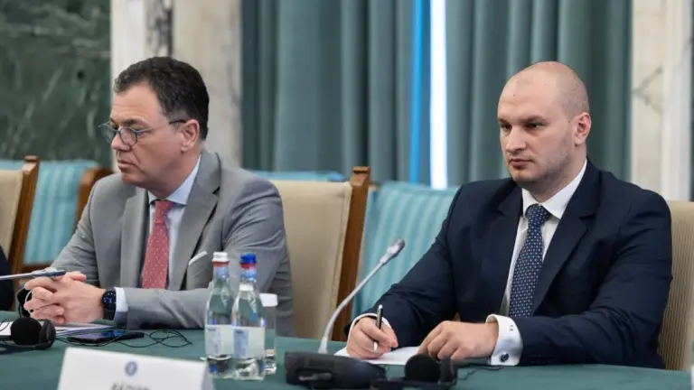 Tânărul pus șef la Romarm: protejat al lui Radu Oprea (PSD), și-a cosmetizat CV-ul pentru a avea măcar zece ani de muncă