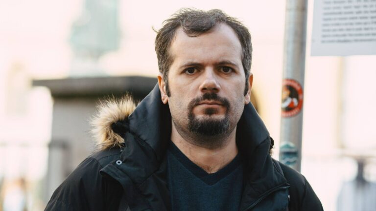 „FILIT face ca Iașul să fie capitala literară pe care scriitorii români nici măcar nu îndrăzneau să o viseze”. Un incitant interviu cu scriitorul Radu Vancu