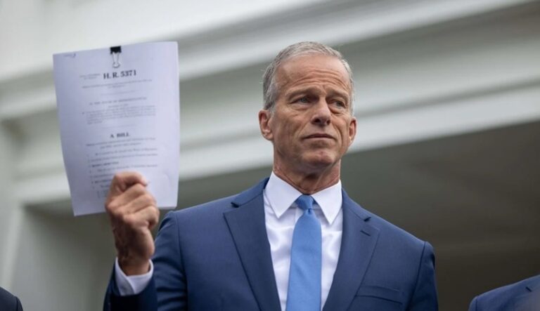 Concedieri „importante” de funcţionari federali „au început”, anunţă Casa Albă