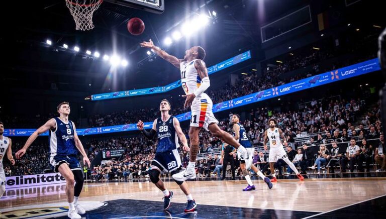 A fost adoptată Hotărârea de Guvern prin care jucătorul american de baschet Daron Russell primeşte cetăţenia română