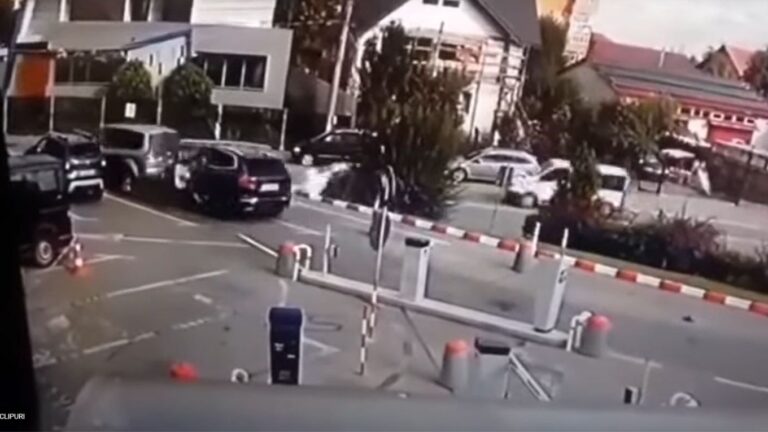 VIDEO | O șoferiță a făcut prăpăd în parcarea unui centru comercial din Târgu Jiu