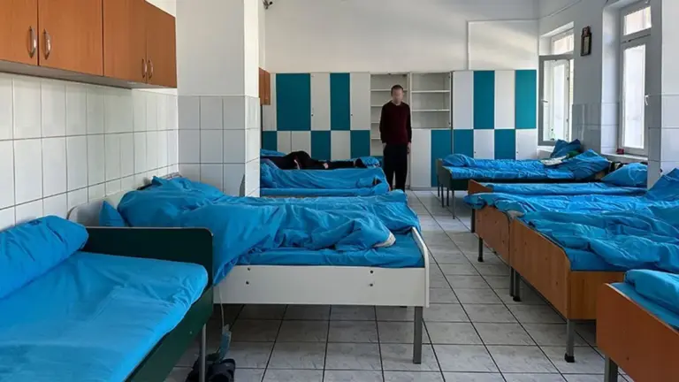 Condiții carcerale, agresiuni, electrocutări, neglijență gravă în spitalele psihiatrice din România (raport)