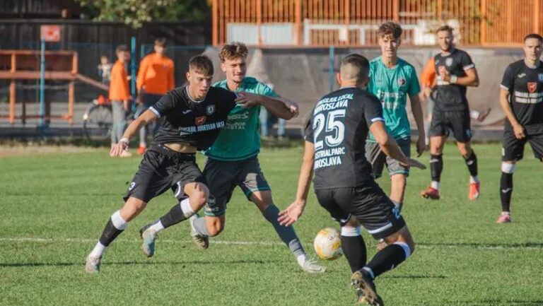 FOTBAL Ochii microbiștilor sunt ațintiți pe eșalonul trei în acest sfârșit de săptămână. Poli Iași joacă abia luni, cu Sepsi