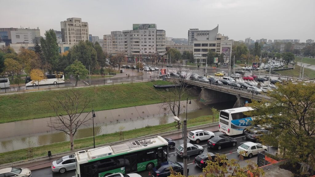  Iașul, blocat de prima ploaie: Intersecția Podu Roș paralizată sâmbătă la amiază