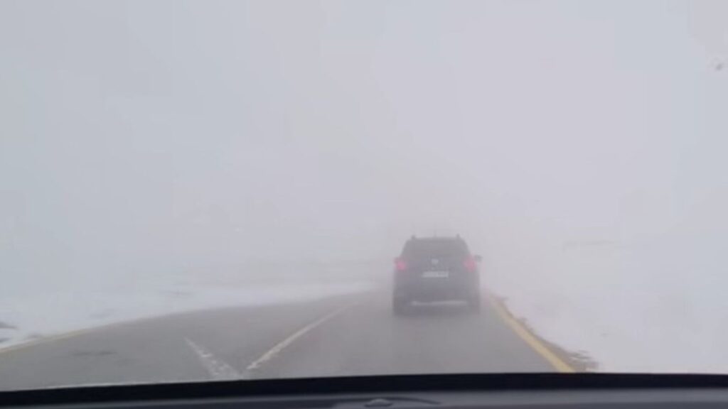  Încă un sector din Transalpina se închide, din cauza viscolului, a avalanşelor şi a căderilor de stânci – VIDEO