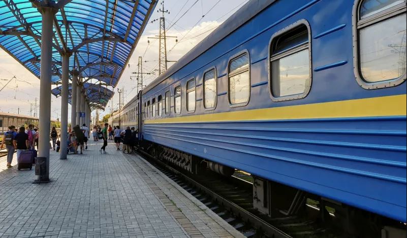  De sâmbătă ieșenii pot călători cu trenul la Kiev, direct. Călătoria costă puțin peste 100 de euro, dus-întors