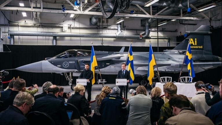 Zelenski şi Ulf Kristersson semnează, la Linköping, o scrisoare de intenţie cu privire la cumpărarea a până la 150 de avioane de tip Gripen de ultimă generaţie