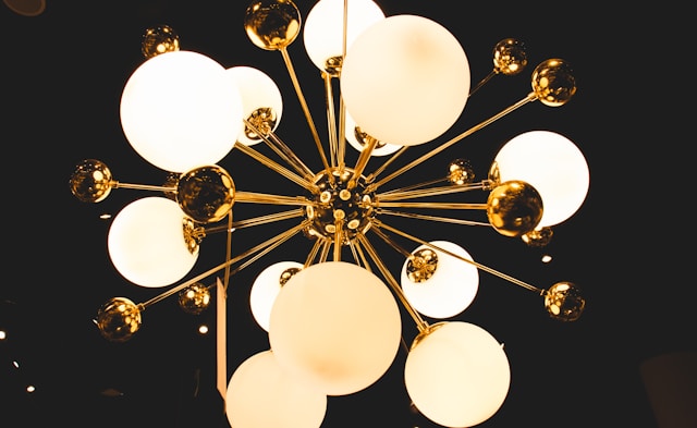 Cum alegi inteligent între lustre și plafoniere LED în funcție de nevoile fiecărei camere (P)