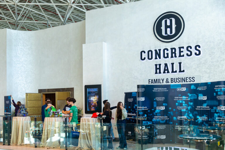 De la TikTok, la securitate digitală: peste 100 de elevi au participat la ziua dedicată siguranței online, organizată de ESET, companie prezentă în rețeaua UBC de 10 ani