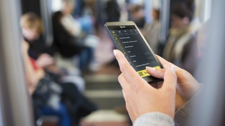 Din cinci modalități de plată a biletului în autobuz la Iași au mai rămas patru