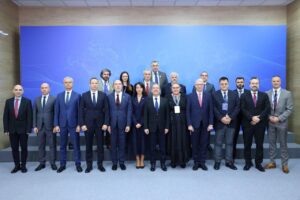 Diana Șoșoacă, umăr la umăr cu Medvedev la Congresul BRICS unde fostul lider rus i-a lăudat discursul