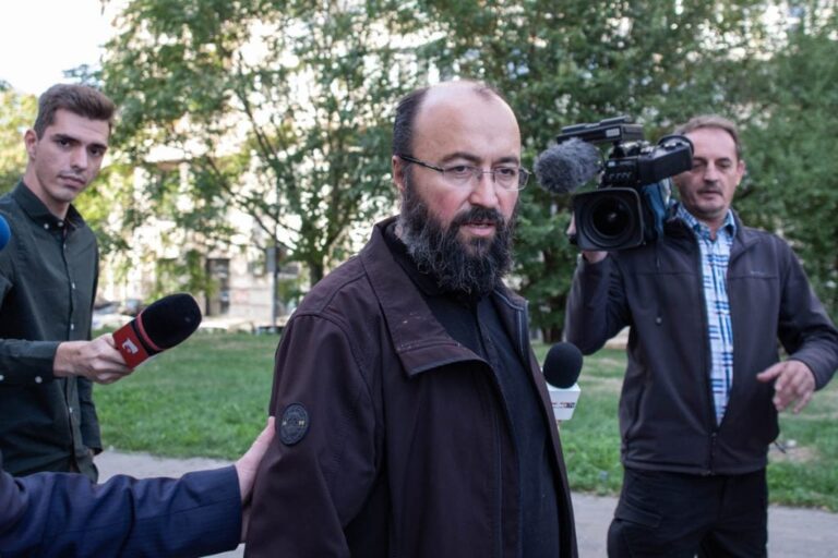 Condamnat pentru agresiune sexuală, preotul Visarion Alexa primește doar suspendare din partea BOR
