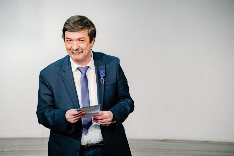 „Generațiile Eminescu față în față”. Întâlnire cu profesorul de limba franceză Ionuț Bița