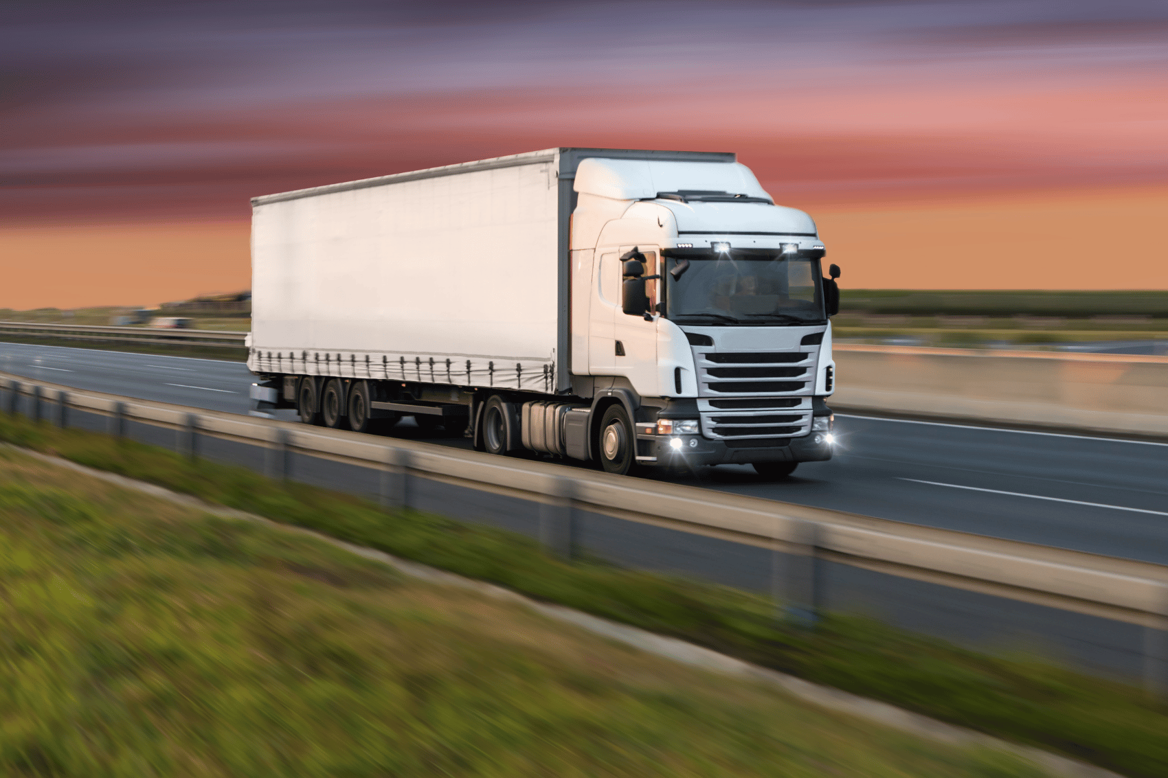 Șofer din Iași dat jos forțat din cabina TIR-ului și abandonat în Azerbaidjan. O parte reclamă neplata salariilor și a diurnei, iar cealaltă un furt. Judecătorii și-au spus primul cuvânt