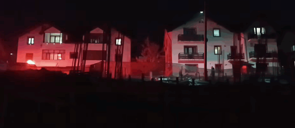  Panică în Manta Roșie, oamenii spun că o stradă a început s-o ia la vale – VIDEO