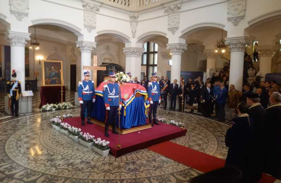  Sicriul cu rămășițele domnitorului Grigore Alexandru Ghyka, depus la Palatul Culturii VIDEO