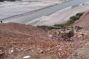 Cel puţin 37 de persoane au murit după ce un autobuz a căzut într-o râpă în regiunea montană Arequipa din sudul Peru