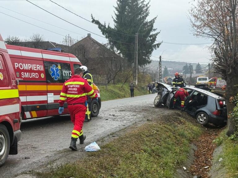 Trei răniți într-un accident la Bistrița-Năsăud. O victimă, aruncată din mașină la cinci metri