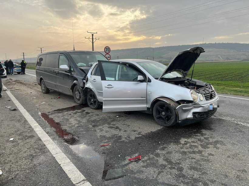Accident rutier grav în Vaslui. Şase persoane transportate la spital