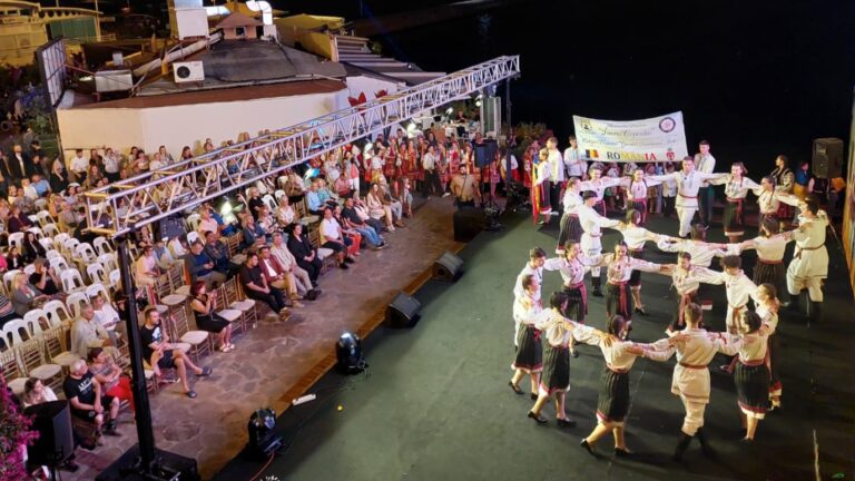 Elevii ieșeni, ambasadori ai folclorului și portului tradițional românesc la un festival internațional din Alanya-Antalya