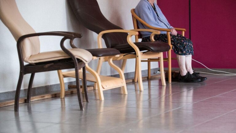 Aparținători sau reprezentanți legali? Noul Cod de Deontologie Medicală clarifică situația