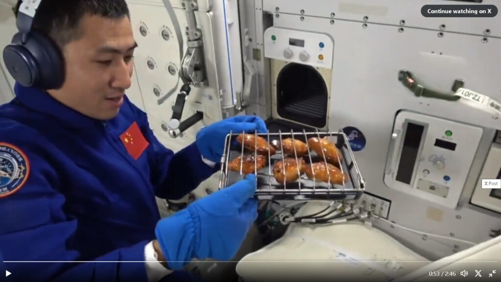  Primul grătar din spațiu: Astronauții chinezi au gătit aripioare de pui pe stația Tiangong!