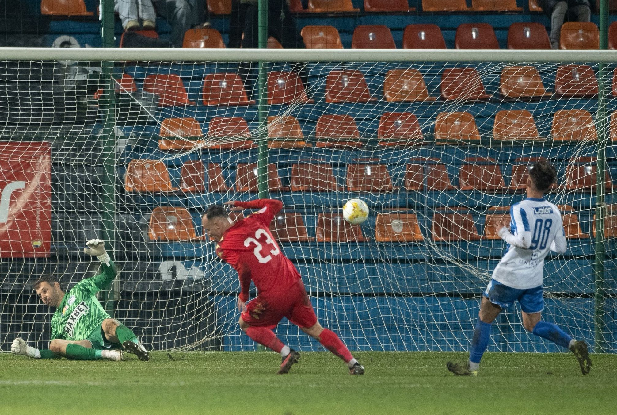 Cât vă mai bateți joc de ieșeni, cine rupe pisica în două la Poli? Tony și trupa lui au umplut Iașul de rușine