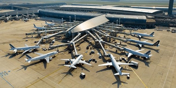 SUA ordonă reducerea cu 10% a zborurilor pe marile aeroporturi americane din cauza shutdown-ului. Care vor fi consecinţele