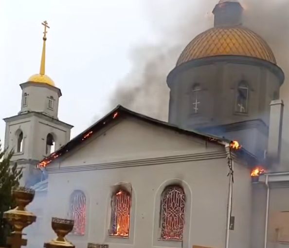 Artileria rusă a distrus o superbă biserică ucraineană, monument istoric -  VIDEO