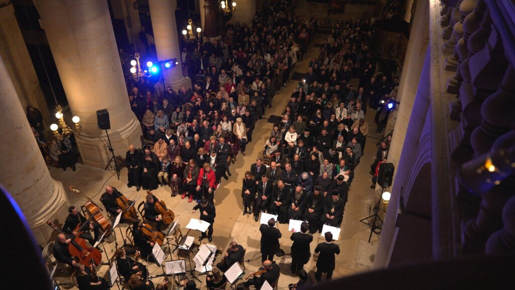  Concertul „Trei tenori ieșeni la Paris” a strâns peste 1.000 de spectatori. Deplasare pe banii Guvernului: alocare de 50.000 de euro