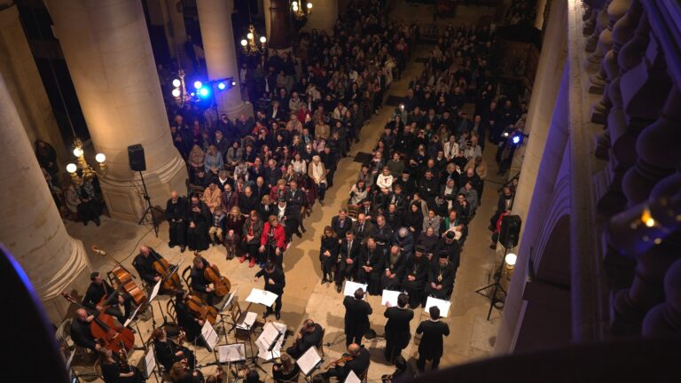 Concertul „Trei tenori ieșeni la Paris” a strâns peste 1.000 de spectatori. Deplasare pe banii Guvernului: alocare de 50.000 de euro