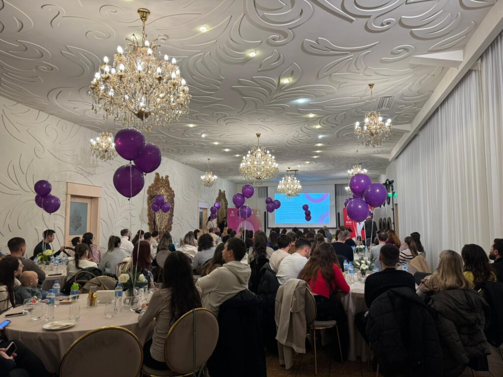  „Bebe, mami & tati: bucuria primilor ani”: tot ce trebuie să știe părinții! Eveniment inedit organizat de Arcadia Medical, destinat celor ce așteaptă un copil sau tinerilor părinții