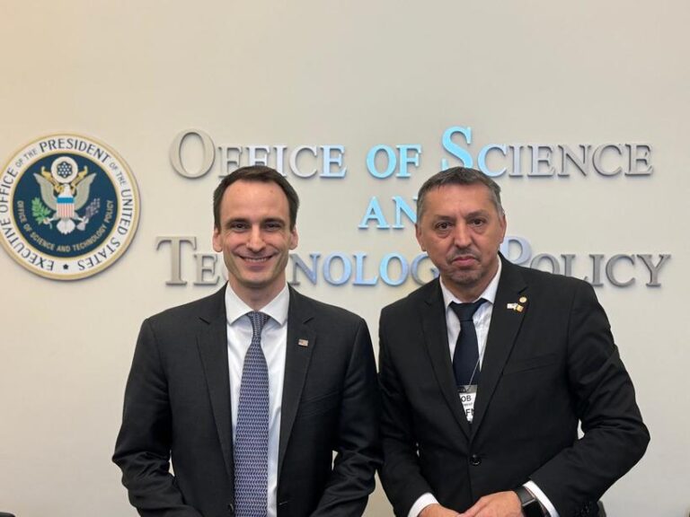 Ministrul Educației, la Casa Albă pentru discuții despre cooperarea în știință și tehnologie