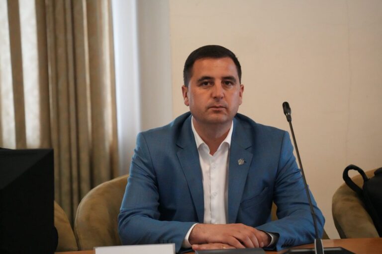PNL a retras proiectul de modificare a legii transparenței. Un deputat susține că voia să protejeze cercetările secrete din agricultură
