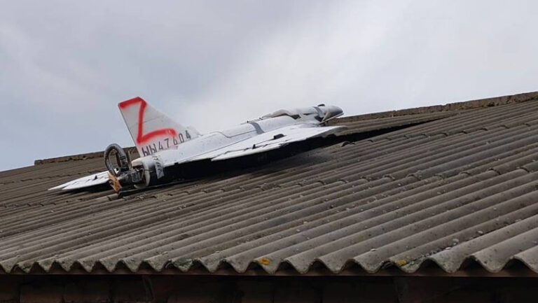 Locuitori evacuaţi în nord-vestul R.Moldova, după căderea unei drone pe un acoperiş la Cuhureştii de Jos